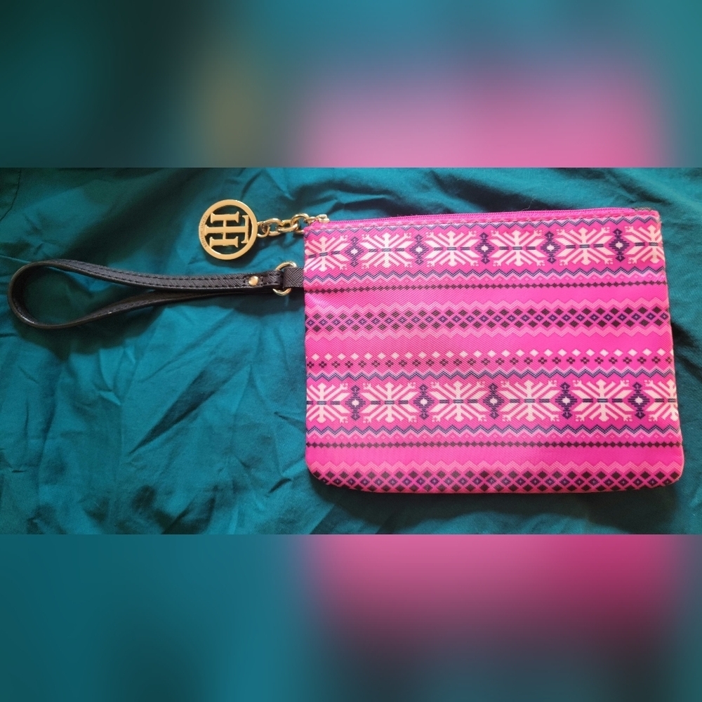 TOMMY HILFIGER Pink Wristlet Wallet Pretty Designer Retails $48 Adorable & Cute
